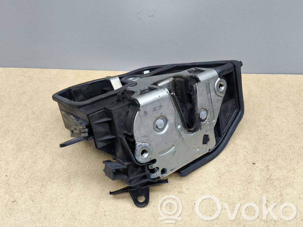 Rear door lock   7167070