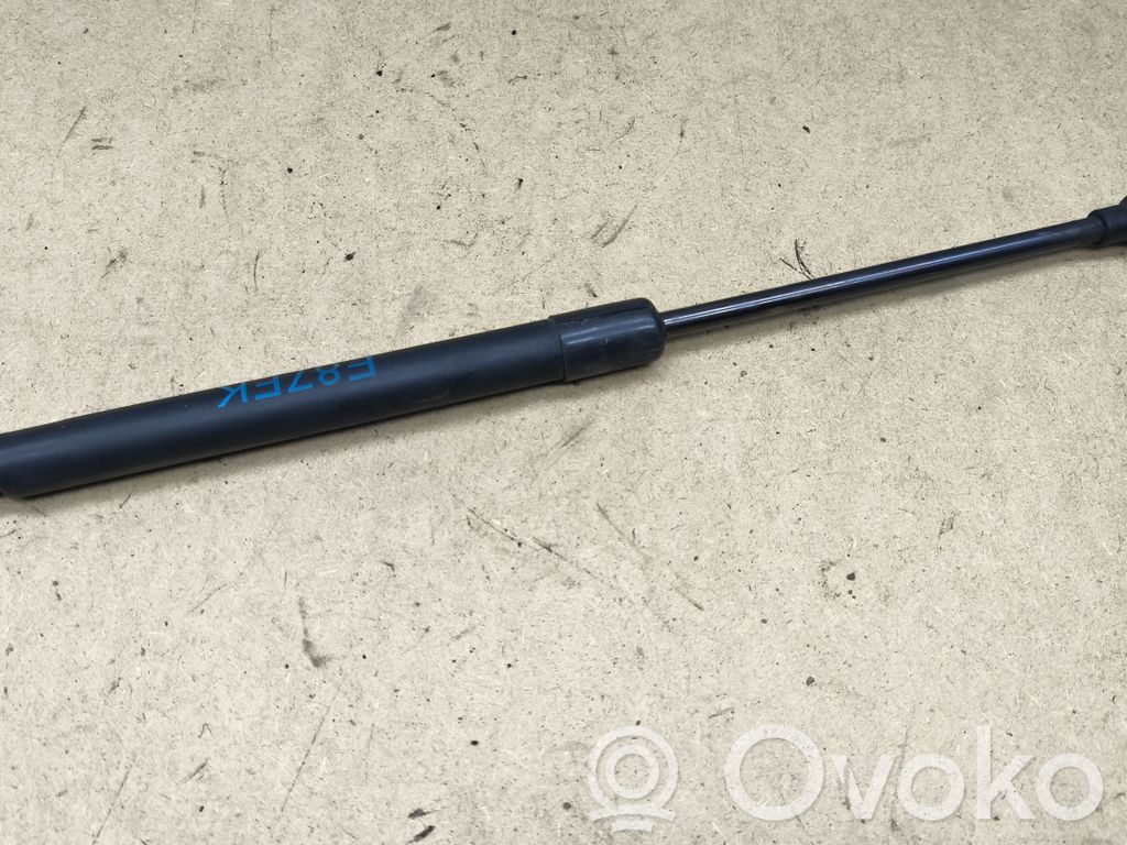 BMW 1 E81 E87 Dzinēja pārsega amortizators 