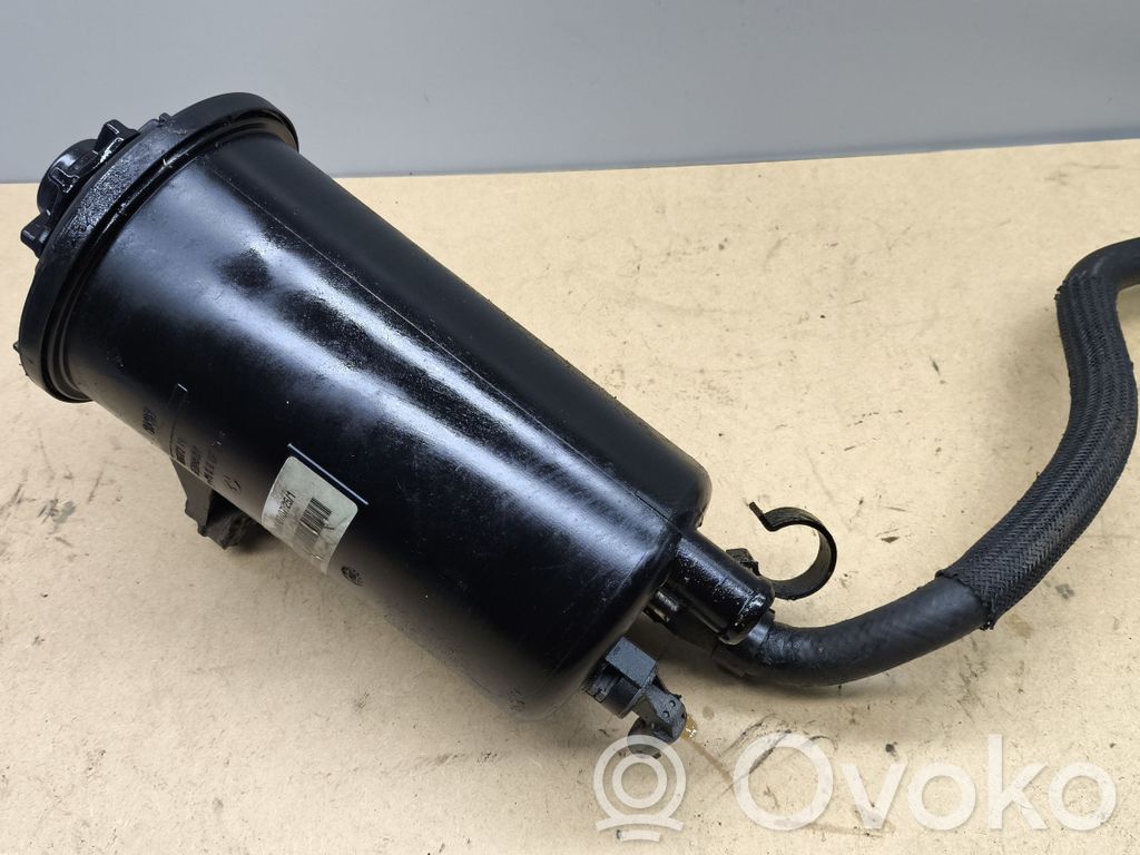 BMW 7 E65 E66 Vairo stiprintuvo skysčio bakelis 