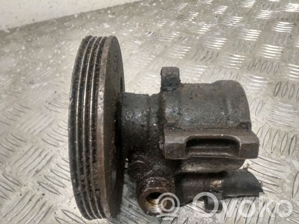 Renault Clio I Power steering pump 