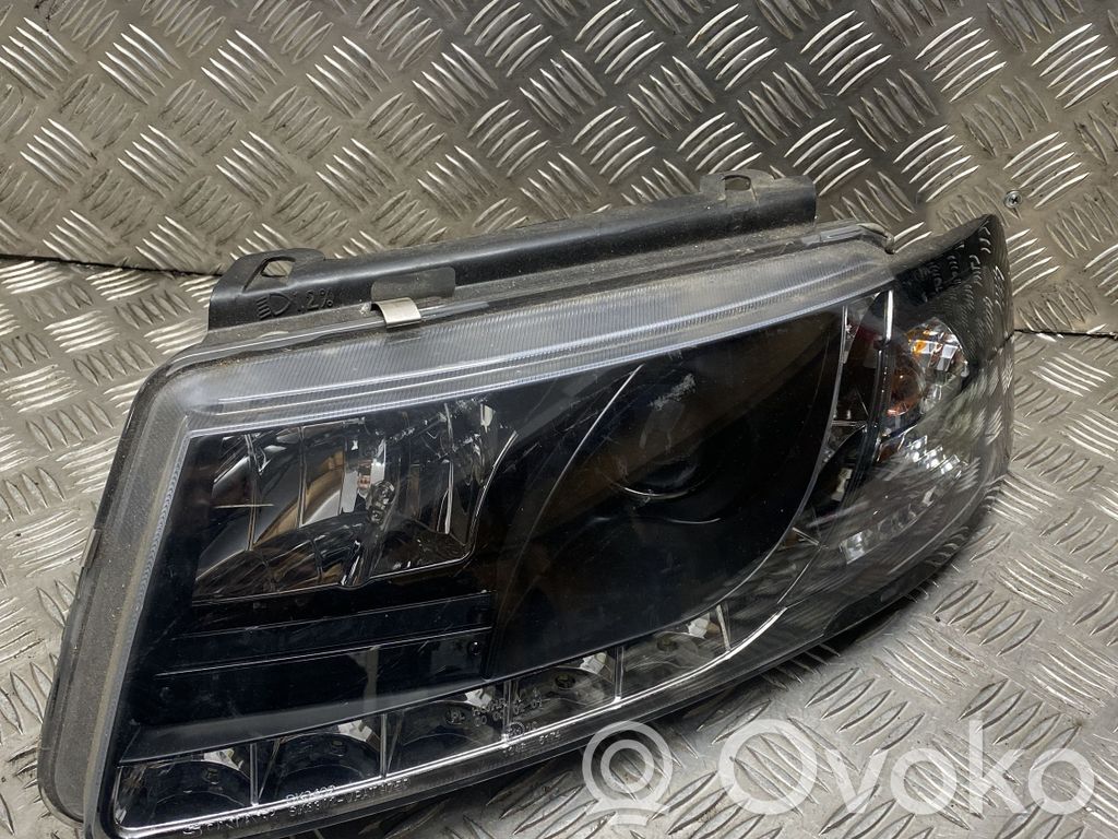 Audi A6 S6 C6 4F Phare frontale 