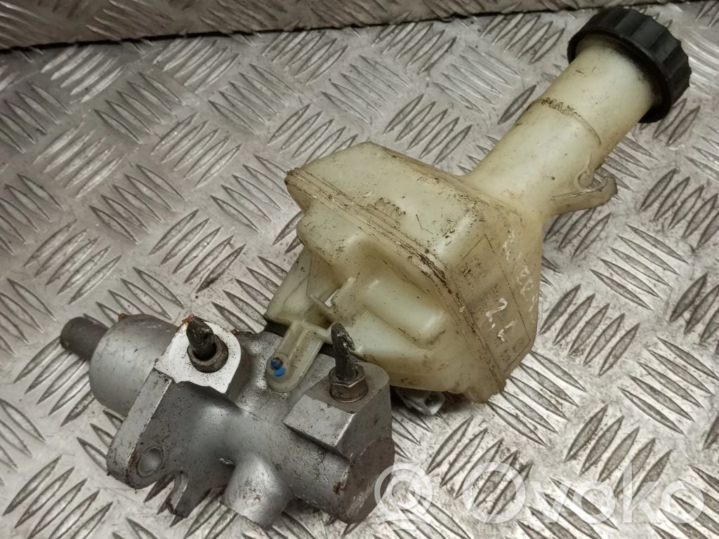Master brake cylinder