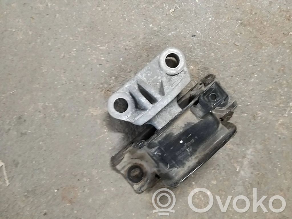 Engine mounting bracket   468646740