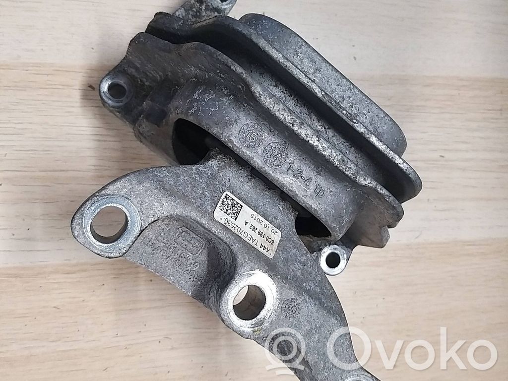 Volkswagen Polo VI Engine mount bracket 