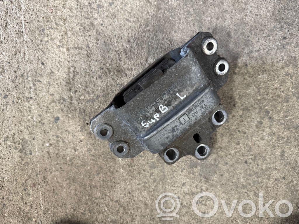 Volkswagen Caddy Engine mount bracket 