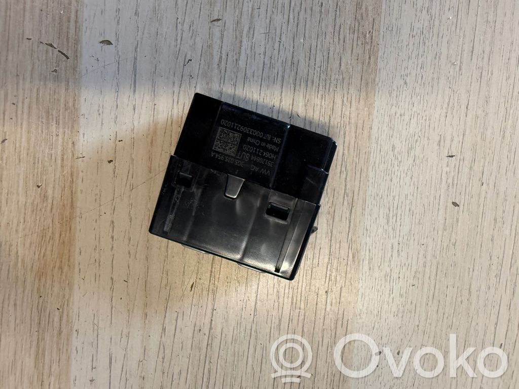 Seat Leon IV USB socket connector 