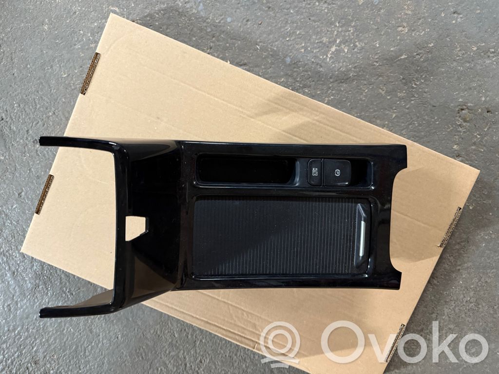 KIA Ceed Cup holder front 