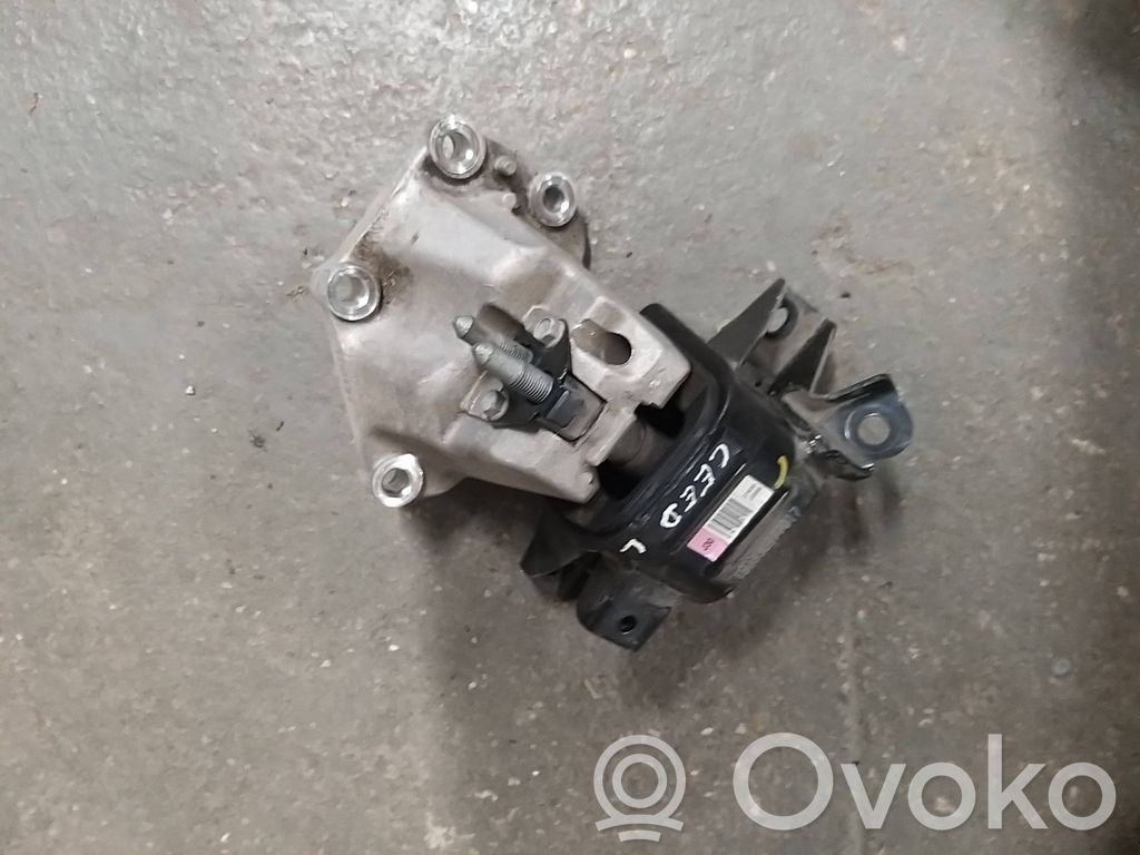 KIA Ceed Engine mount bracket 