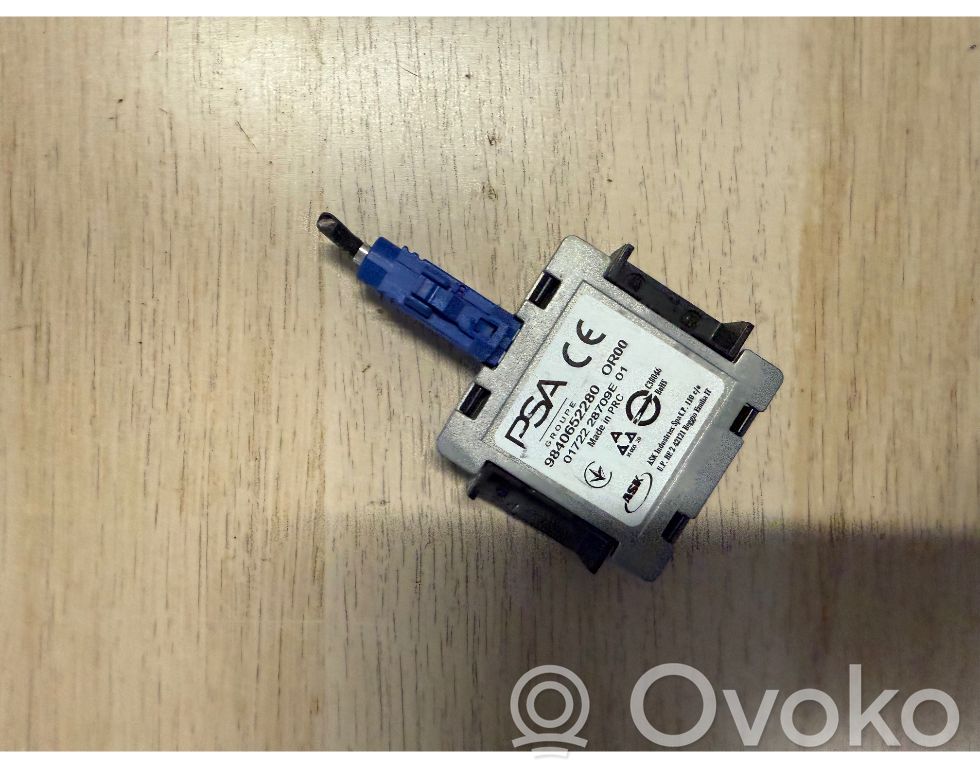 Citroen C4 III e-C4 Antenos stiprintuvas 