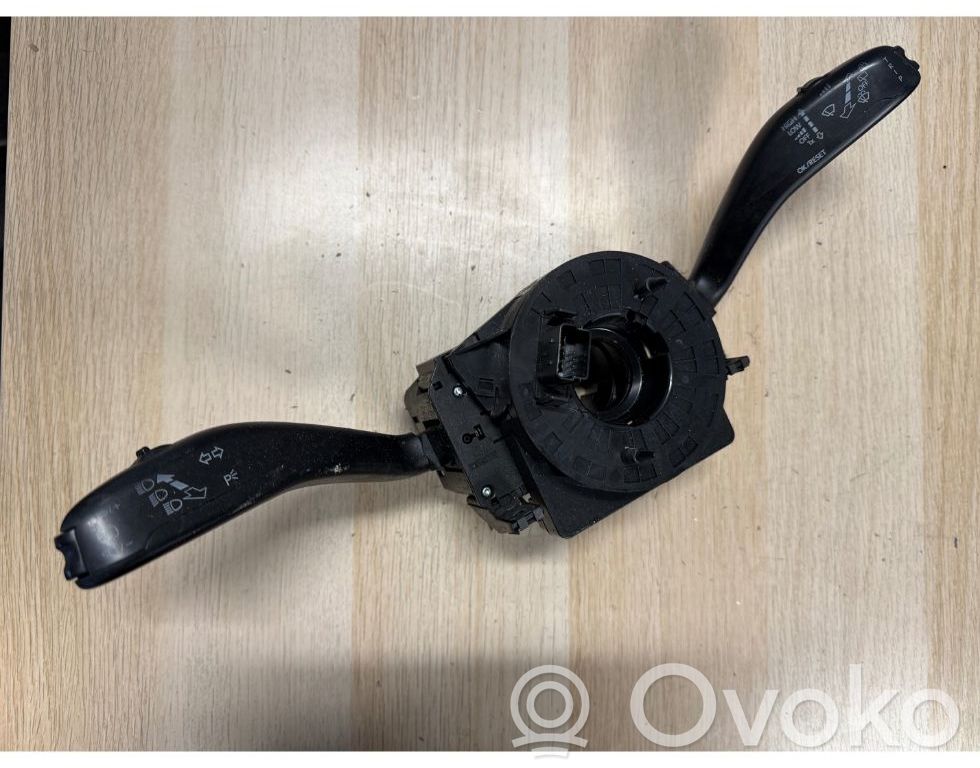 Volkswagen Polo V 6R Wiper turn signal indicator stalk/switch 