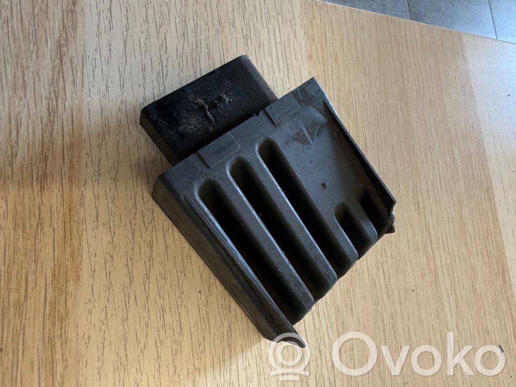 Seat Leon (5F) Fuel pump relay 