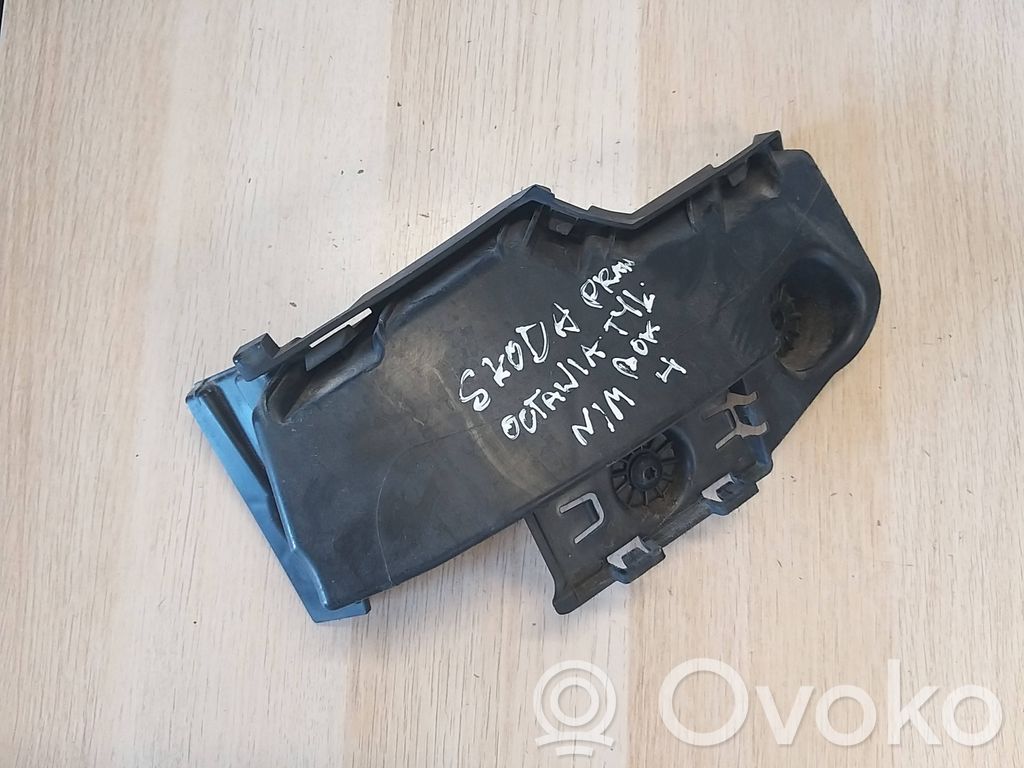 Skoda Octavia Mk4 Galinis laikiklis bamperio 