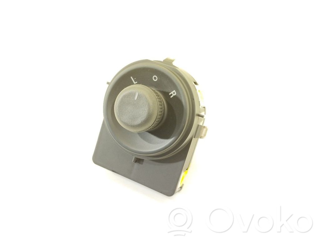 Chevrolet Trax Wing mirror switch 