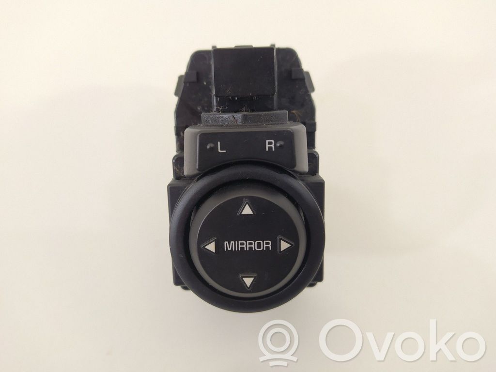 Interruptor del espejo lateral   4D64811000,4D64811000,93530H8200