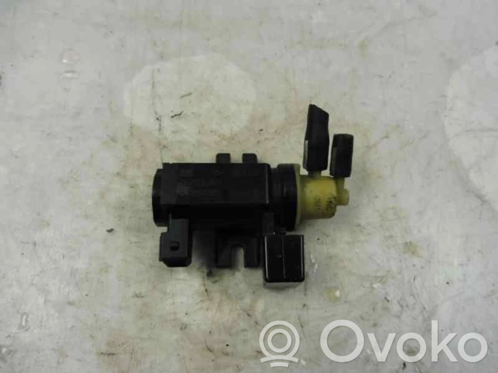Opel Corsa D Antrinis oro siurblys 