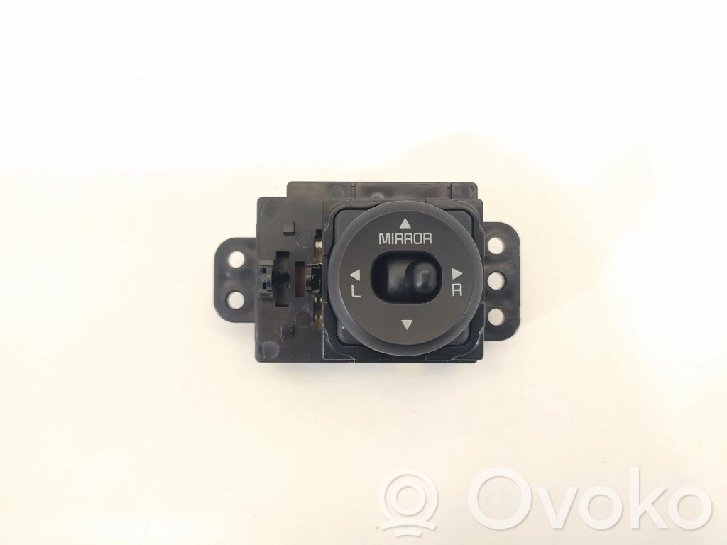 Wing mirror switch   93530A2000