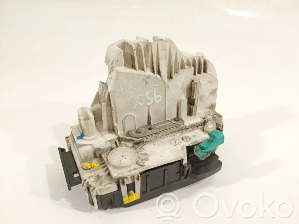 Chrysler Sebring (ST-22 - JR) Front door lock 