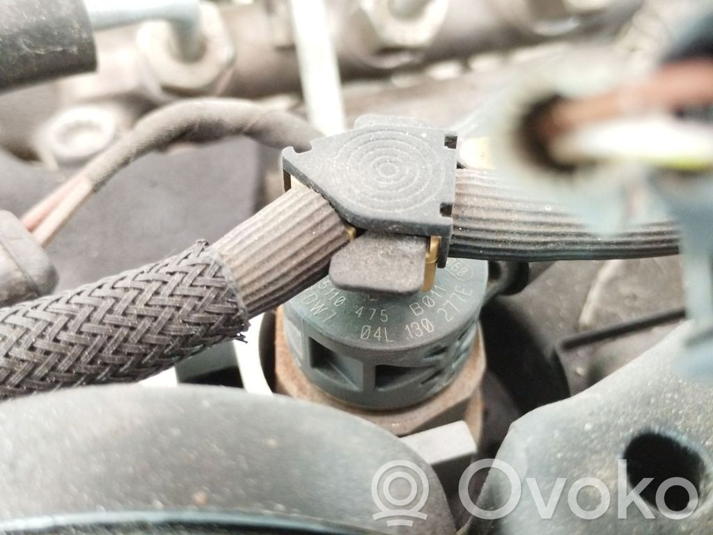 Inyector de combustible   04L130277E,0445110475