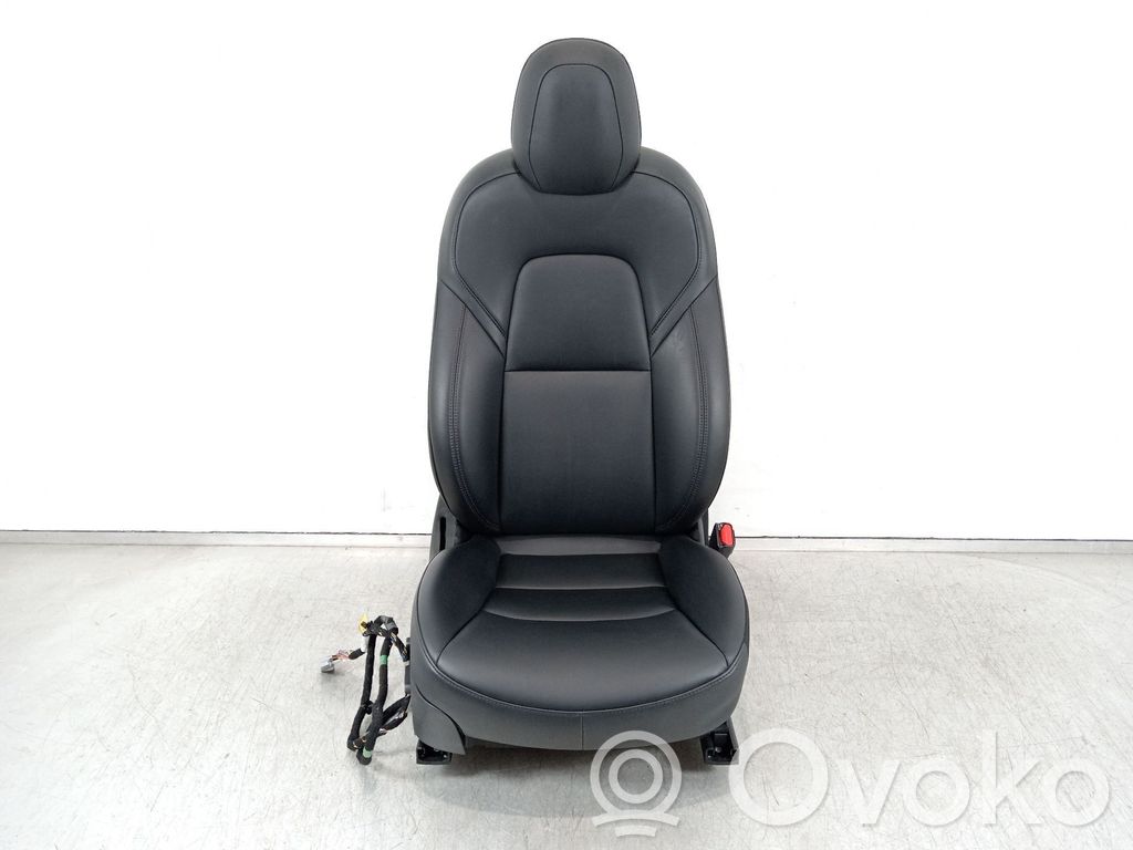Tesla Model S Priekinė keleivio sėdynė 