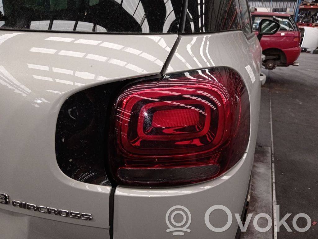 Luz trasera/de freno   YQ00042580