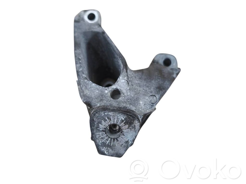 Audi Q5 SQ5 8R Engine mounting bracket 