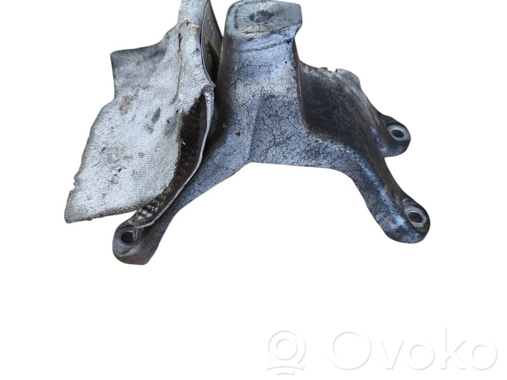 Audi Q5 SQ5 8R Engine mounting bracket 