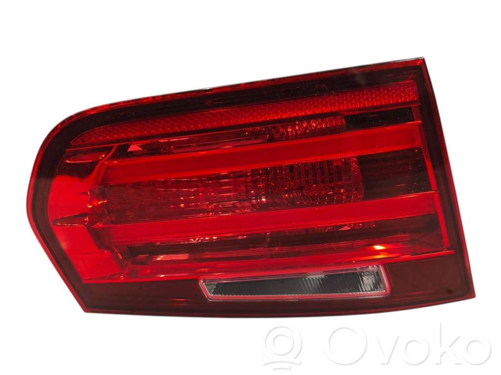 Lampy tylnej klapy bagażnika   7259915