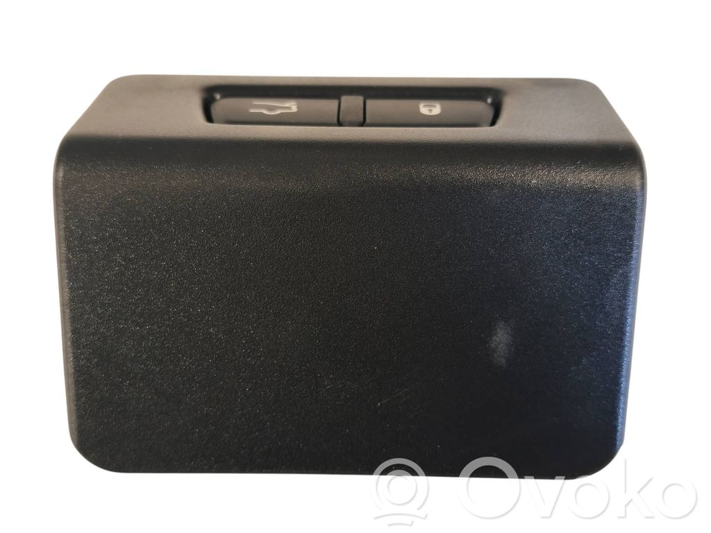 Tailgate/boot open switch button   670040725