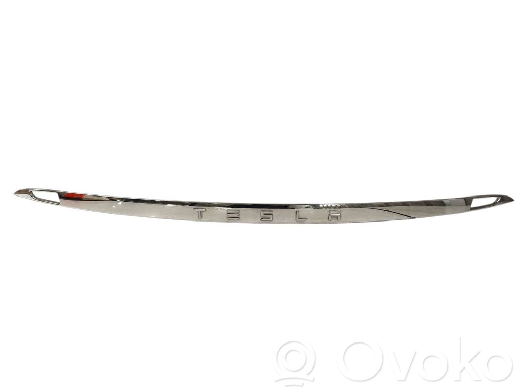 Tesla Model S Tailgate trim 