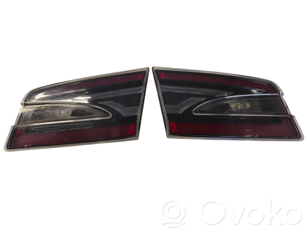 Tesla Model S Lampy tylnej klapy bagażnika 