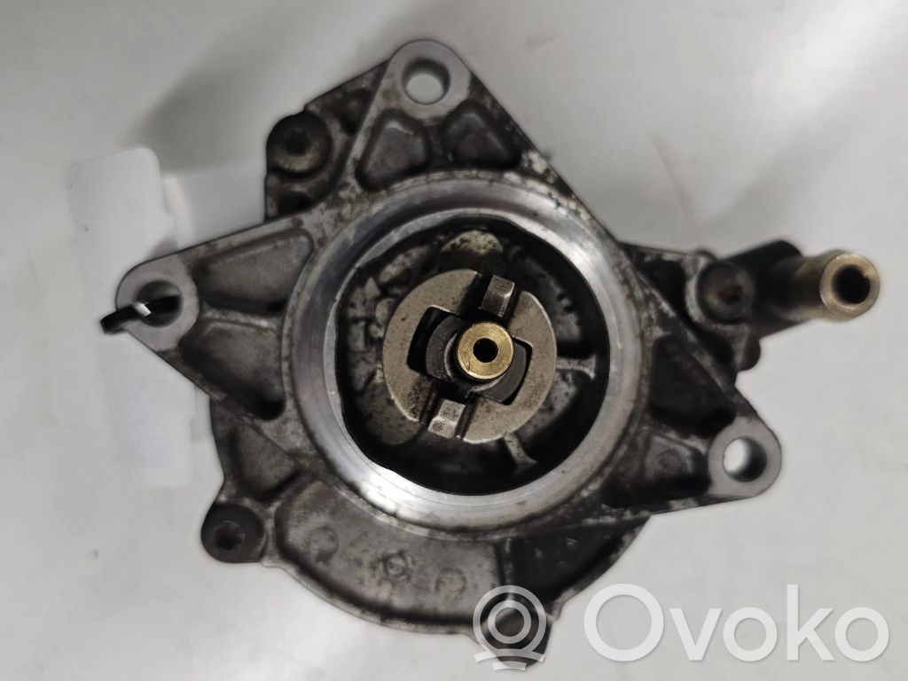 Audi A6 S6 C5 4B Vacuum pump 