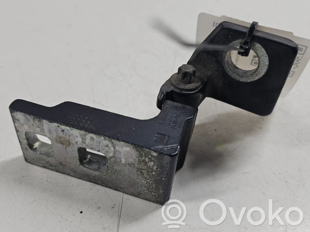 Opel Corsa D Priekšpusē apakšējā vira (eņģe) 