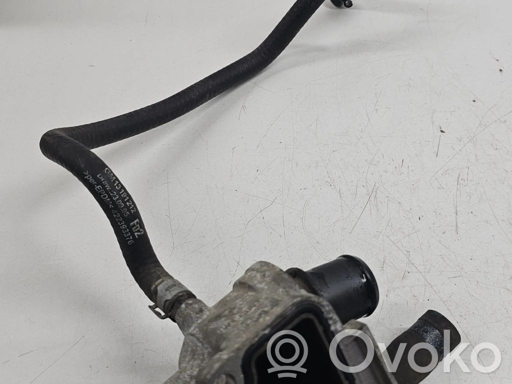 Opel Corsa D Carcasa del termostato 