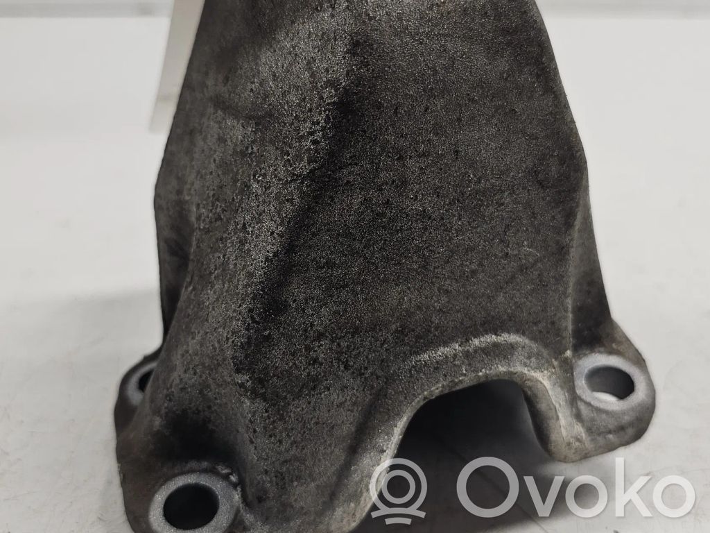 Audi A4 S4 B5 8D Gearbox mounting bracket 