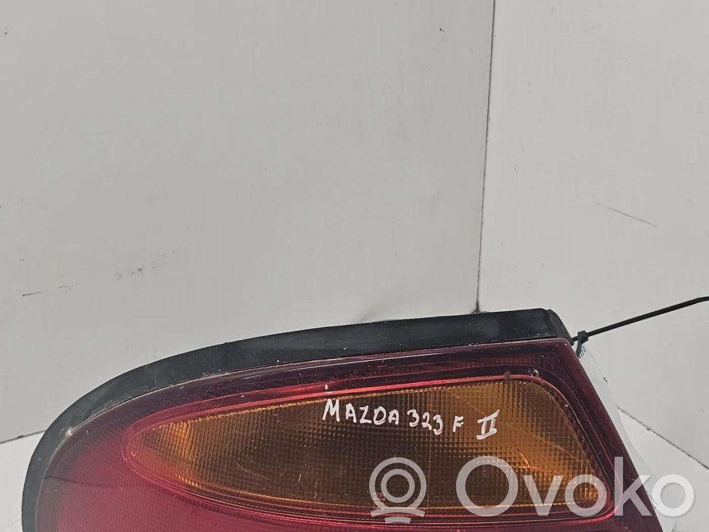 Mazda 323 F Aizmugurējais lukturis virsbūvē 