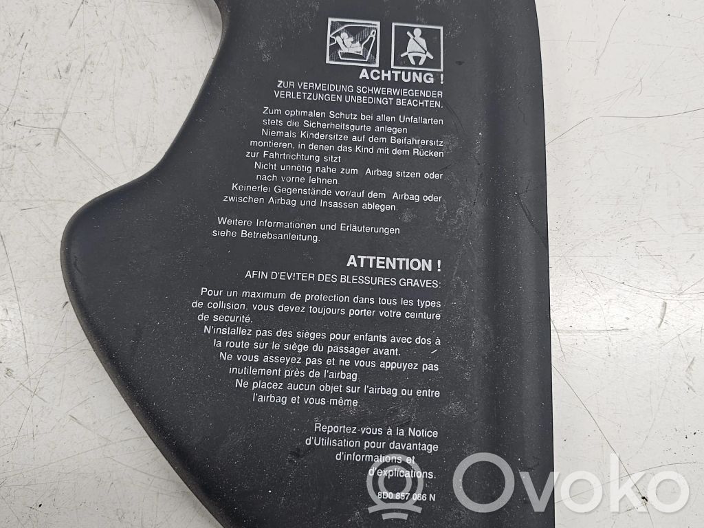 Audi A4 S4 B5 8D Kojelaudan sivupäätyverhoilu 