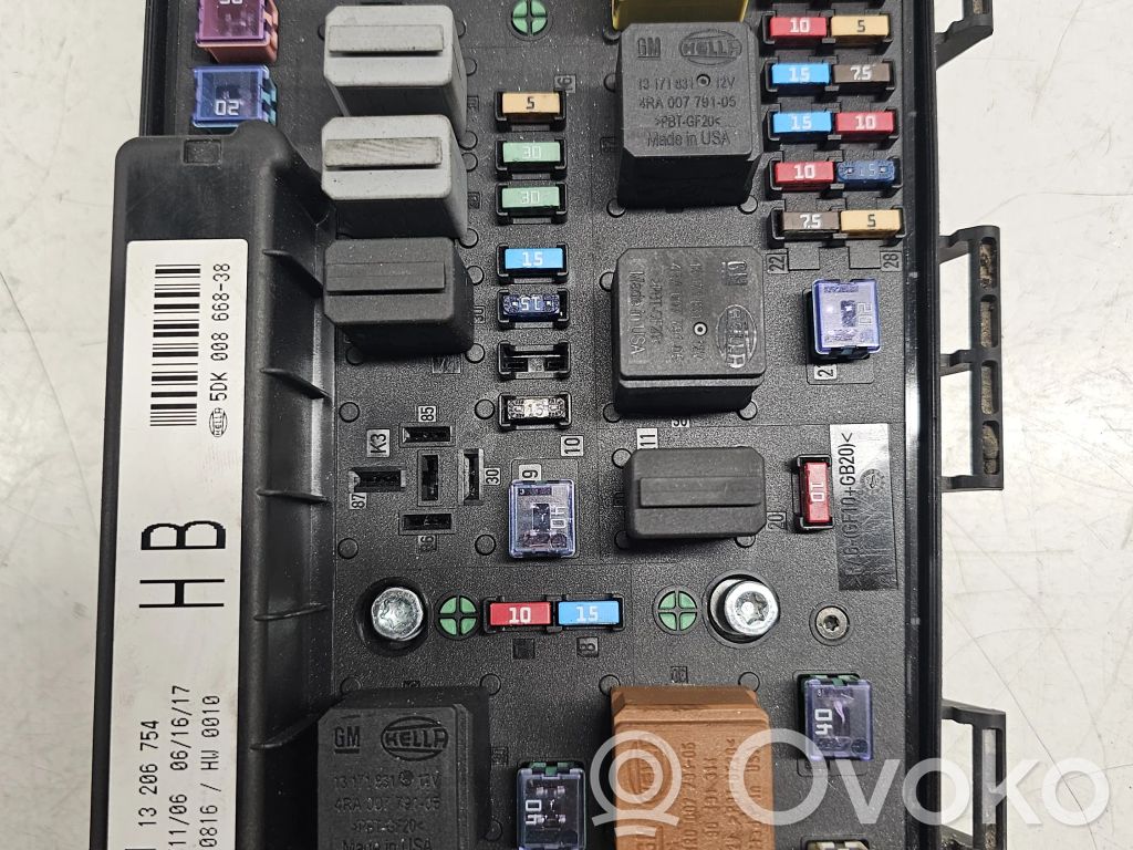 Opel Astra H Fuse module 