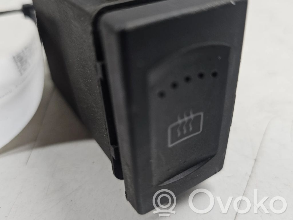 Volkswagen PASSAT B5 Windscreen/window heater switch 