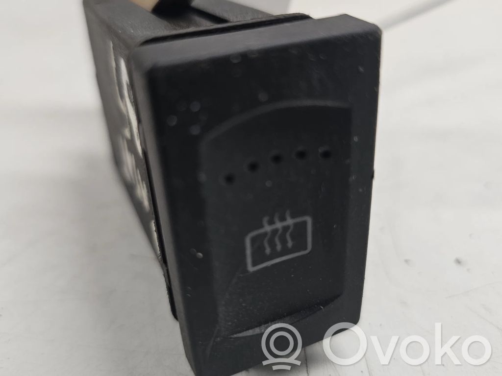 Volkswagen PASSAT B5 Windscreen/window heater switch 