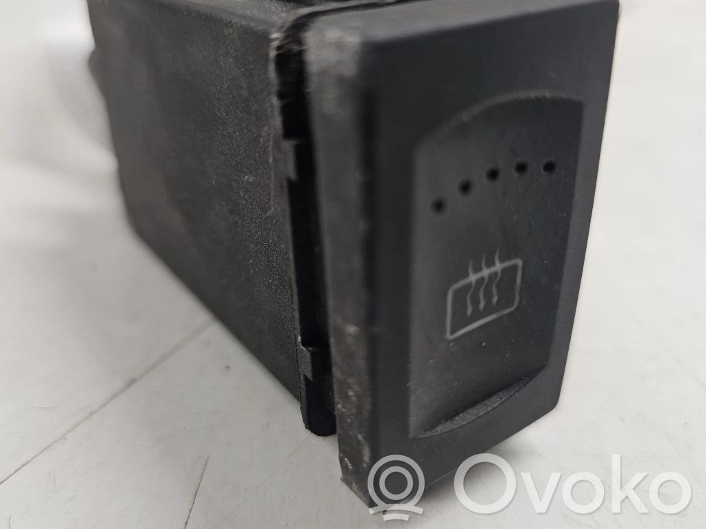 Volkswagen PASSAT B5 Windscreen/window heater switch 