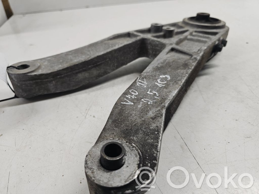 Volvo V70 Engine mounting bracket 