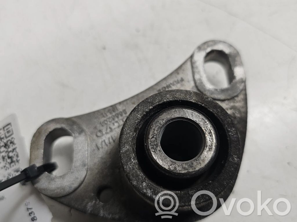 Volvo S80 Engine mount bracket 