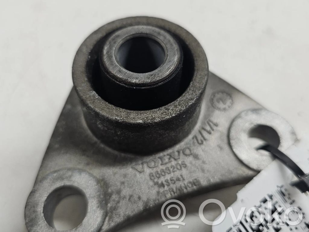 Volvo S80 Engine mount bracket 