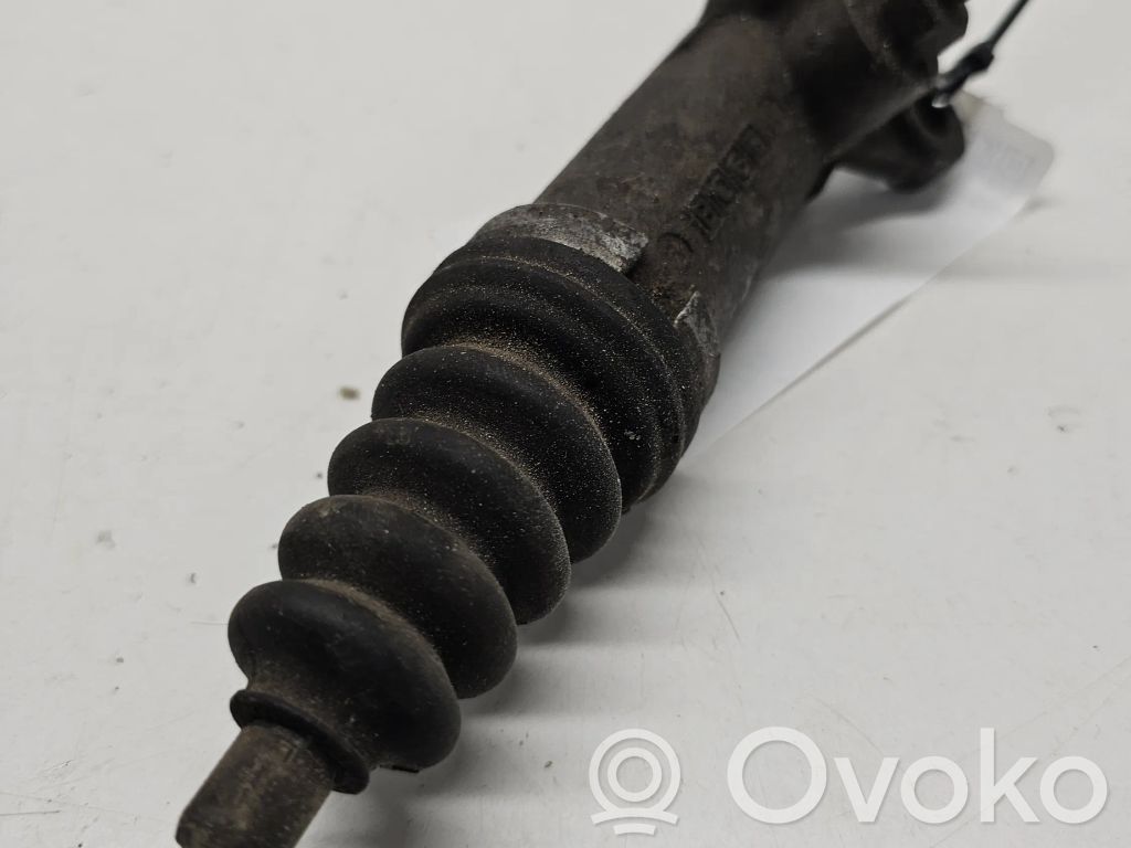 Audi A4 S4 B5 8D Kytkimen apusylinteri 