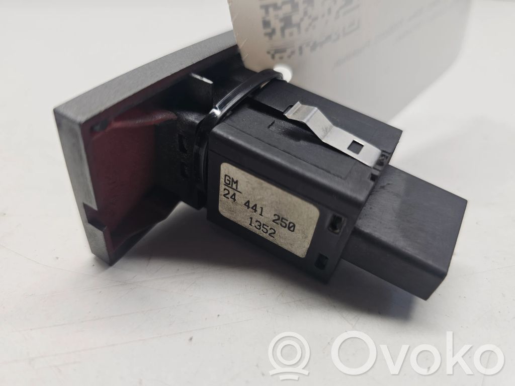 Opel Vectra C Hazard light switch 