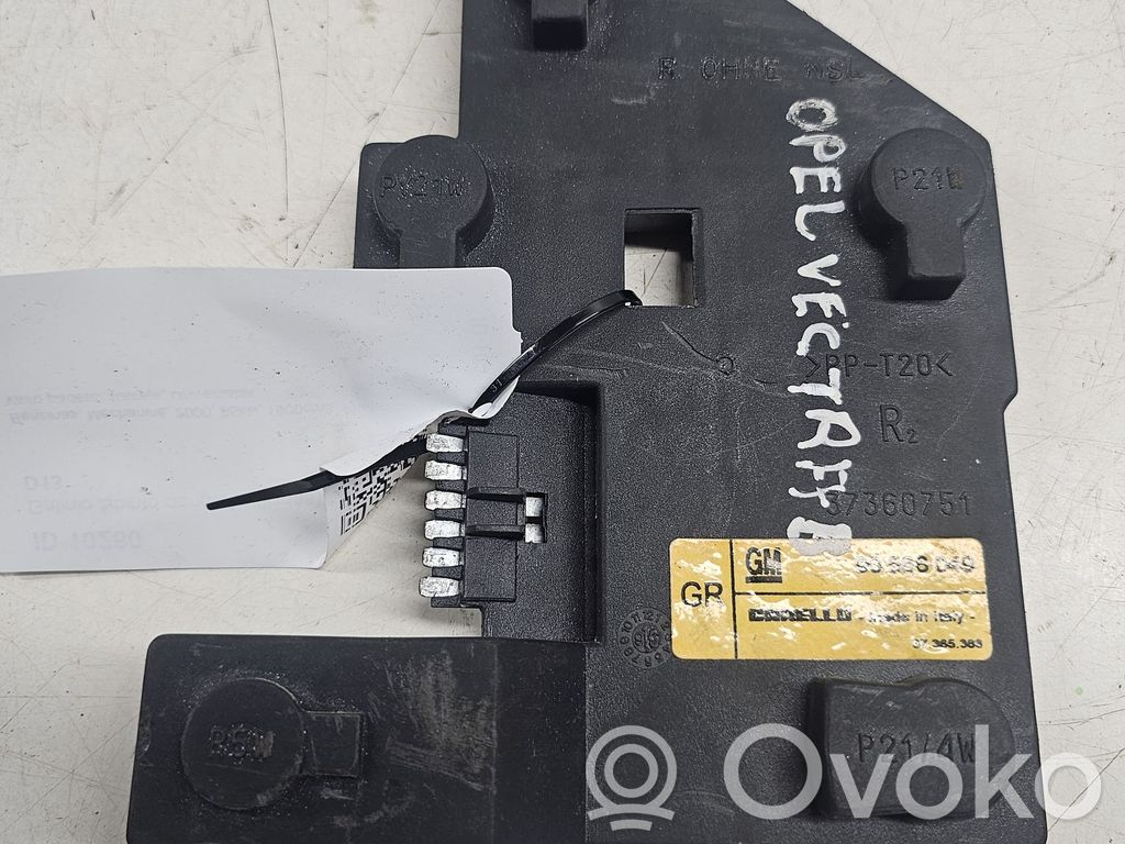 Opel Vectra B Cubierta del soporte de la lámpara de la luz trasera 