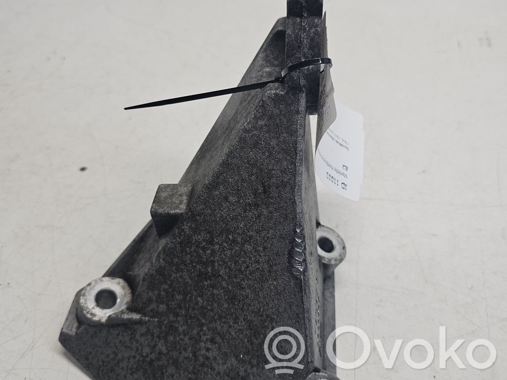 Volvo V70 Engine mounting bracket 