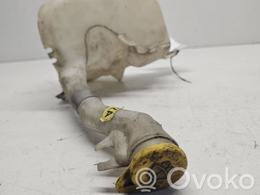 Opel Vectra B Windshield washer fluid reservoir/tank 