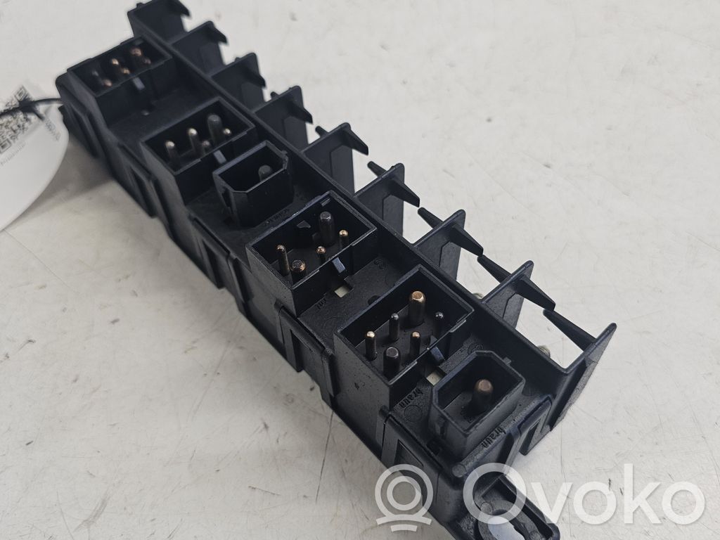 Audi A6 S6 C4 4A Sulakemoduuli 