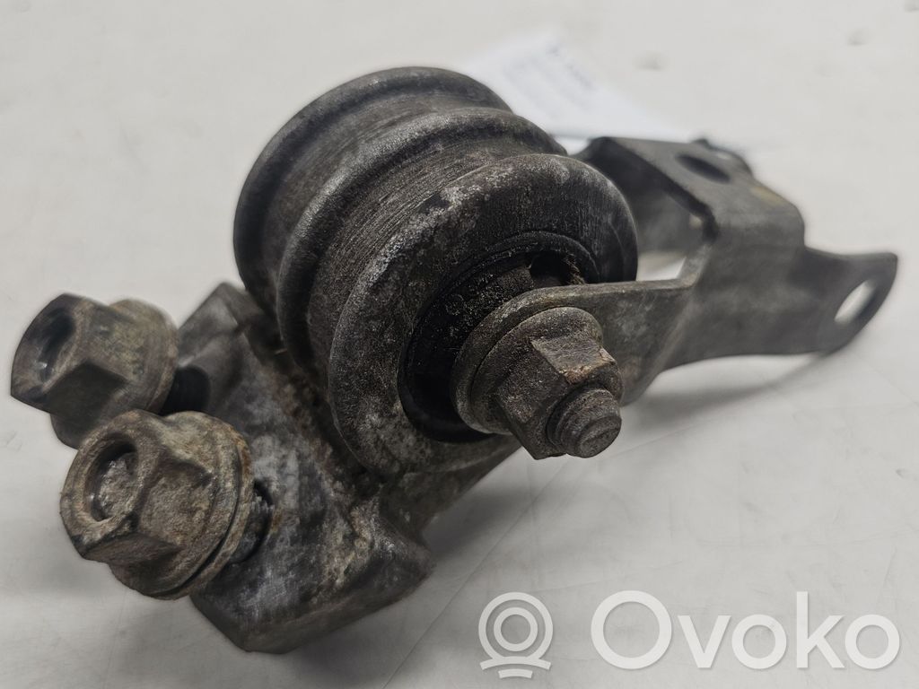 Volvo V70 Engine mount bracket 